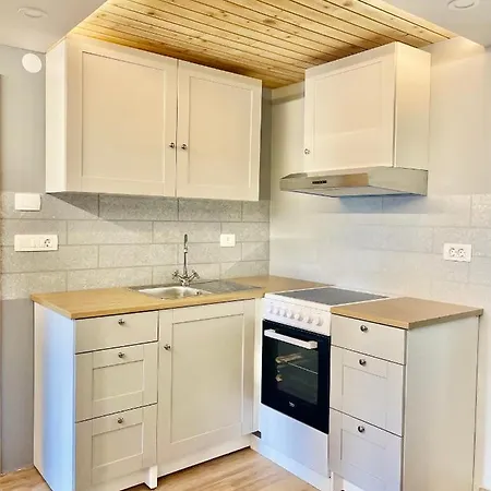 Cebelnk: Sanjska Hisica 4 Km Od Bleda Lesce (Upper Carniola)