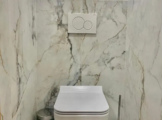 Cebelnk: Sanjska Hisica 4 Km Od Bleda Lesce (Upper Carniola)